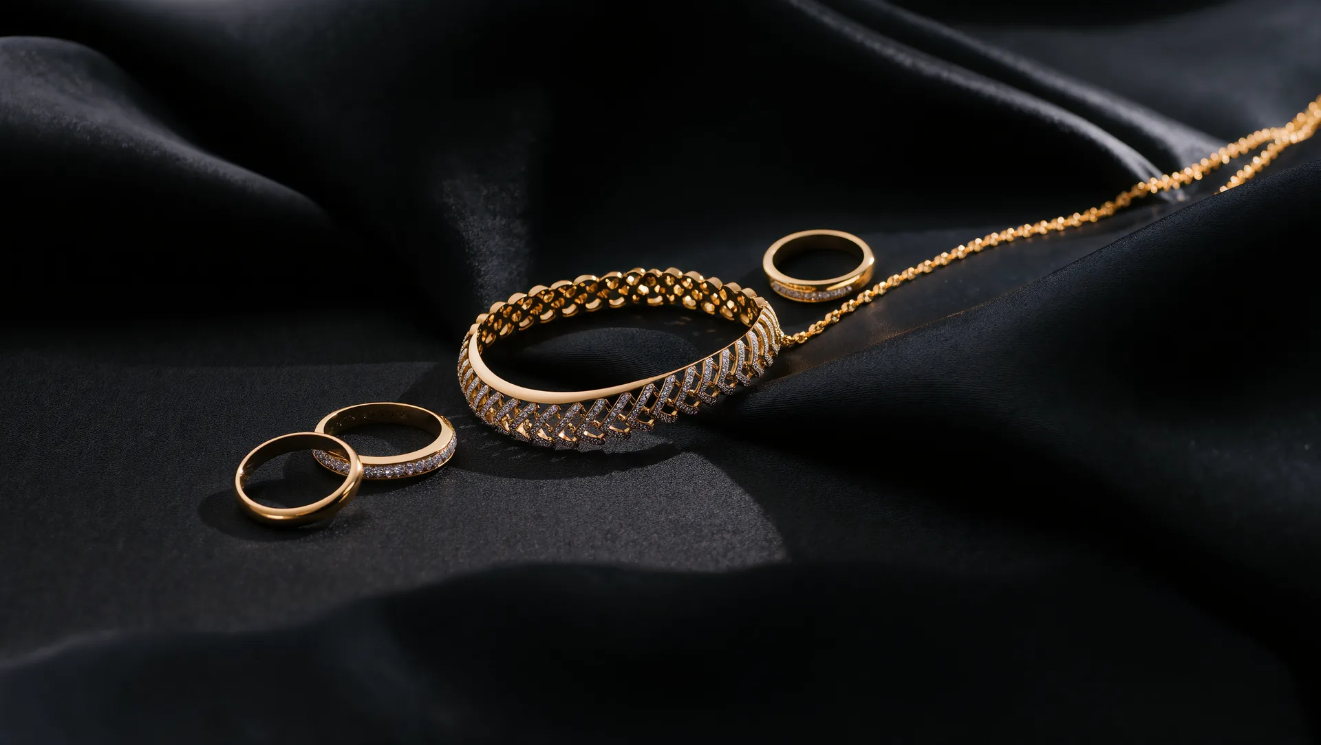 Statement-Schmuck: Der perfekte Weg, um jedes Outfit zu verbessern