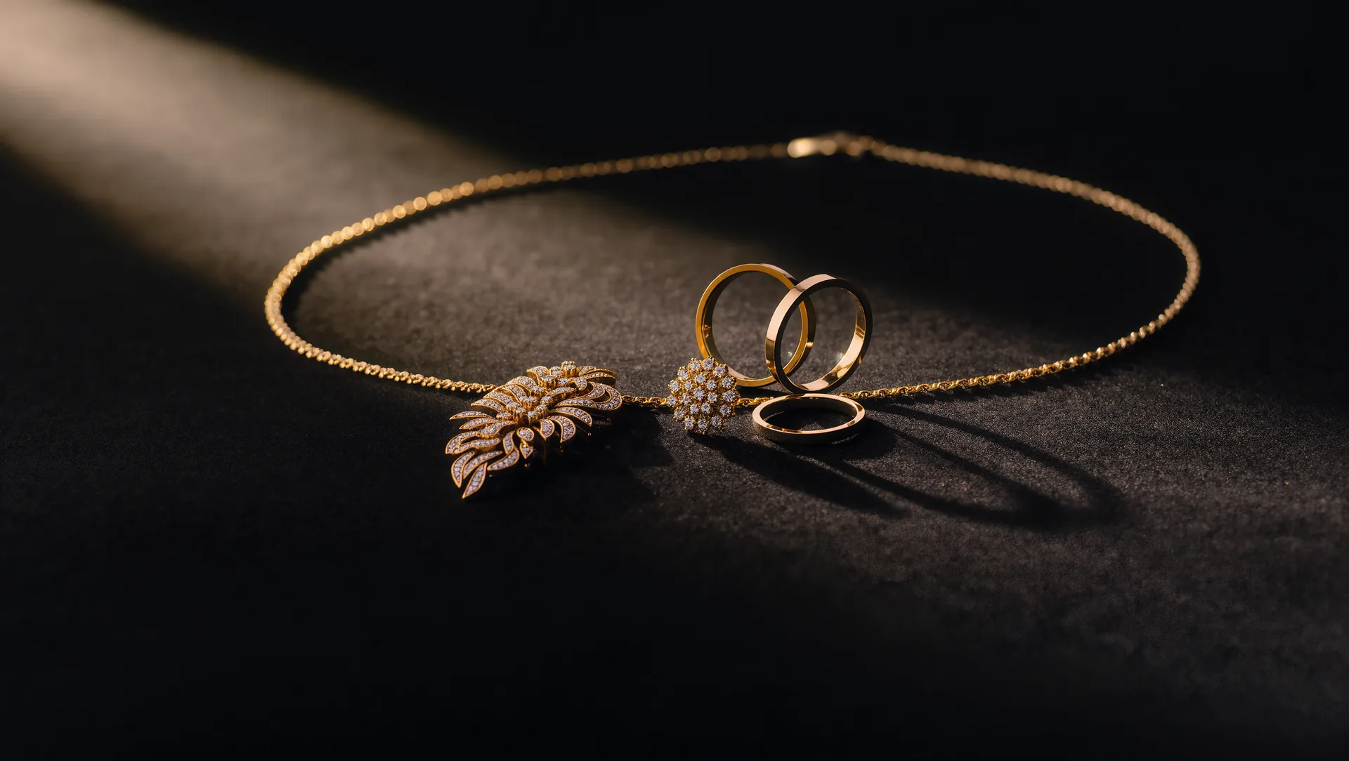 Welche Designerin entwirft Schmuck exklusiv für Juwelier Christ?